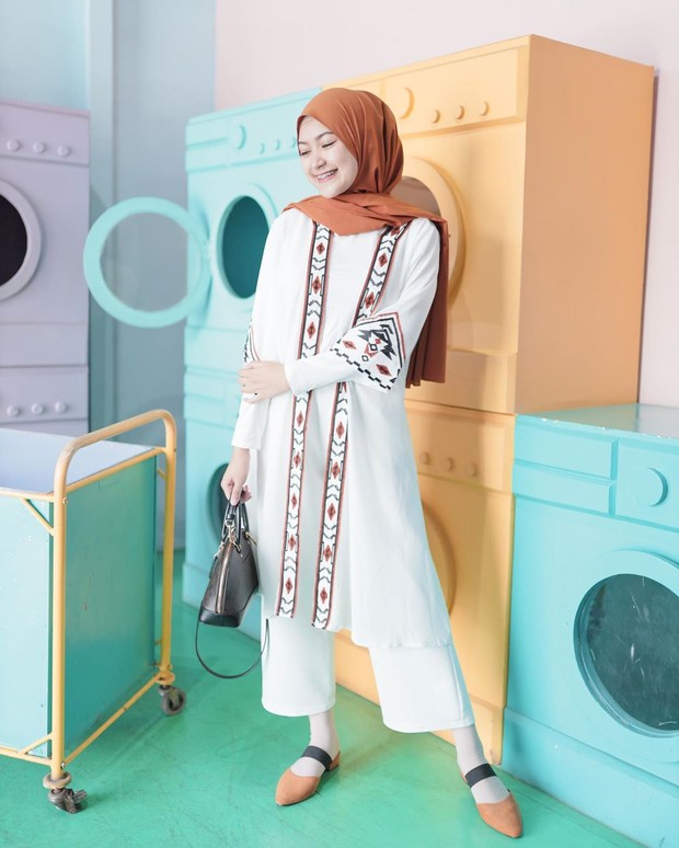 Inspirasi Mix & Match Outer untuk Kondangan ala Influencer