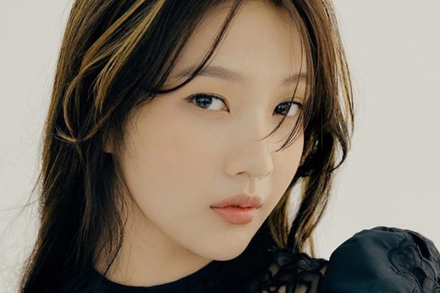 rutinitas kecantikan Joy RED VELVET terbilang lengkap seperti 10 step Korean skincare routine yang populer
