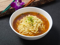 Seleb Dunia yang Gemar Santap Mi Instan Indonesia