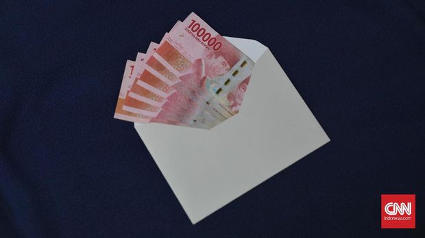 Ilustrasi uang bantuan dari pemerintah sebesar 600 ribu rupiah Ilustrasi uang bantuan dari pemerintah sebesar 600 ribu rupiah bagi pekerja bergaji Di bawah 5 juta rupiah. CNN Indonesia/Safir Makk