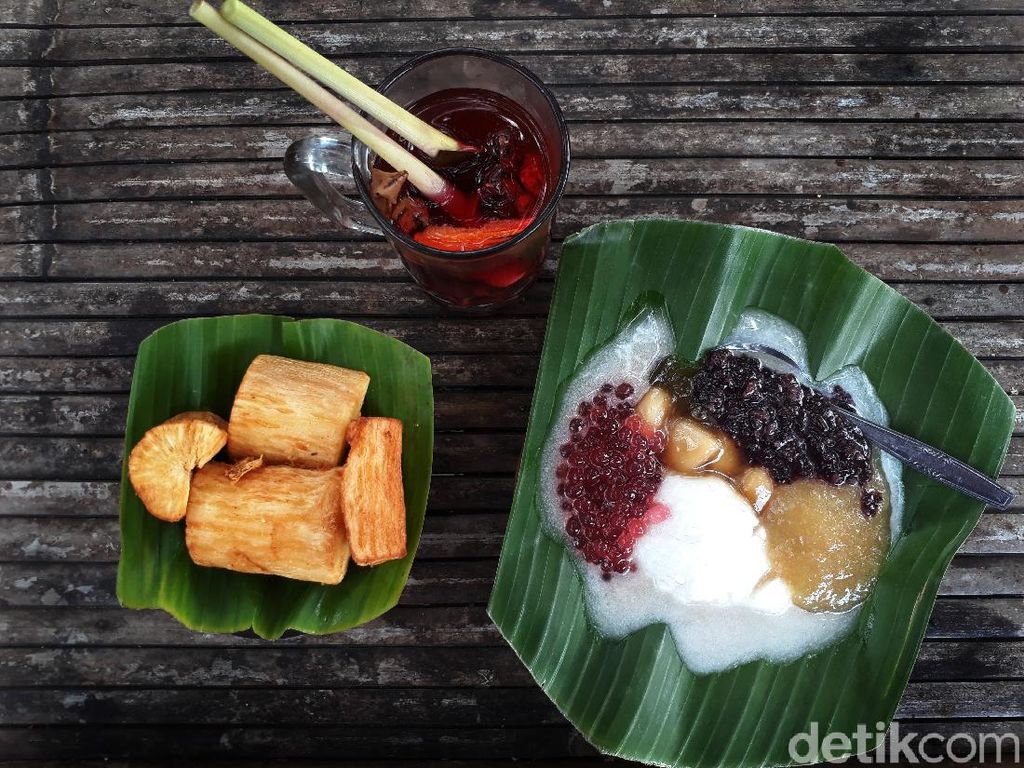 Jajan Camilan Ndeso di Warung Kebon Kalasan Jajan Camilan Ndeso di Warung Kebon Kalasan