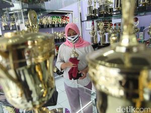 Jelang HUT RI, Bisnis Piala Lesu Gegara Corona