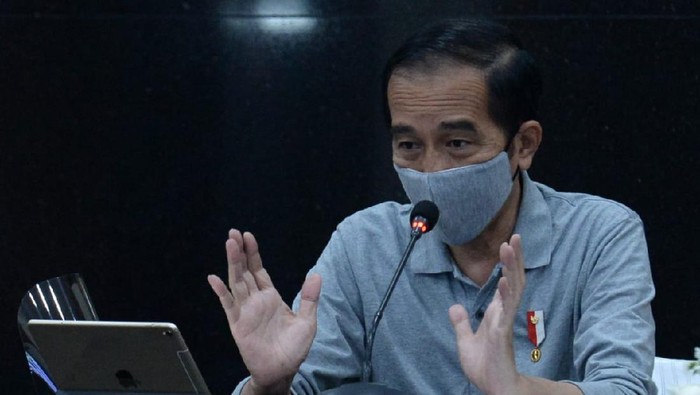 Jokowi Presiden Jokowi menggelar rapat penanganan COVID-19 di Jabar.