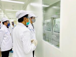 Lewat Perpres, Jokowi Perintahkan Vaksinasi Corona Tahun 2020-2022 Lewat Perpres, Jokowi Perintahkan Vaksinasi Corona Tahun 2020-2022