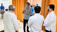 Foto: Jokowi Tinjau Uji Klinis Vaksin COVID-19 di Bandung