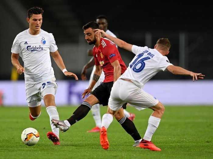 COLOGNE, GERMANY - AUGUST 10: Bruno Fernandes of Manchester United is challenged by Pep Biel of FC Kobenhavn during the UEFA Europa League Quarter Final between Manchester United and FC Kobenhavn at RheinEnergieStadion on August 10, 2020 in Cologne, Germany. (Photo by Sascha Steinbach/Pool via Getty Images)