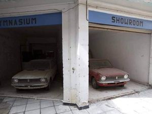 Dealer Toyota Ini Terlantar, Mobil Baru Dibiarkan Mangkrak 46 Tahun