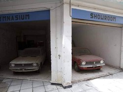 Dealer Toyota Ini Terlantar, Mobil Baru Dibiarkan Mangkrak 46 Tahun