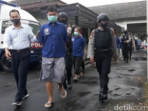 Ini Peran 5 Pelaku di Penyerangan Doa Nikahan Anak Habib Umar Assegaf Ini Peran 5 Pelaku di Penyerangan Doa Nikahan Anak Habib Umar Assegaf