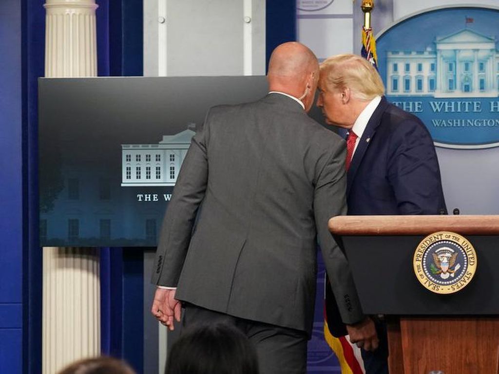 Video Kronologi Penembakan di Gedung Putih Saat Trump Jumpa Pers Video Kronologi Penembakan di Gedung Putih Saat Trump Jumpa Pers