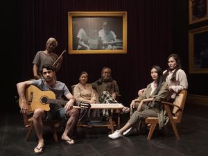 Happy Salma Cerita Awal Garap Pentas Teater Daring Pertama saat Pandemi