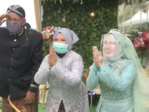 Viral Pengantin Bekasi Gelar Pernikahan Drive Thru, Didatangi Wakil Walikota Viral Pengantin Bekasi Gelar Pernikahan Drive Thru, Didatangi Wakil Walikota