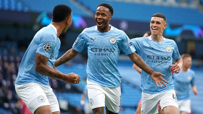 MANCHESTER, ENGLAND - AUGUST 07: Raheem Sterling of Manchester City celebrates with teammates Gabriel Jesus and Phil Foden after scoring his teams first goal during the UEFA Champions League round of 16 second leg match between Manchester City and Real Madrid at Etihad Stadium on August 07, 2020 in Manchester, England. (Photo by Dave Thompson/Pool via Getty Images)