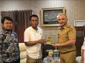 Rambut Pirang dan Kinerja Pemimpin Rambut Pirang dan Kinerja Pemimpin