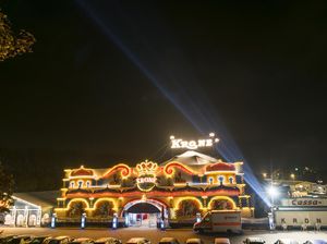 Tak Ada Pertunjukan, Sirkus Kondang Ini Jual Kotoran Singa