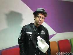 Patut Dicontoh! Teguh Vagetoz Dedikasikan Hidup untuk Merawat Ibu yang Sakit