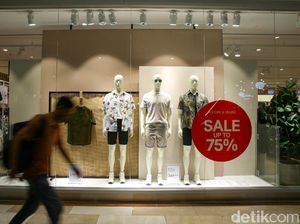 Ingat! Mulai Hari Ini Mal Tutup Jam 8 Ya