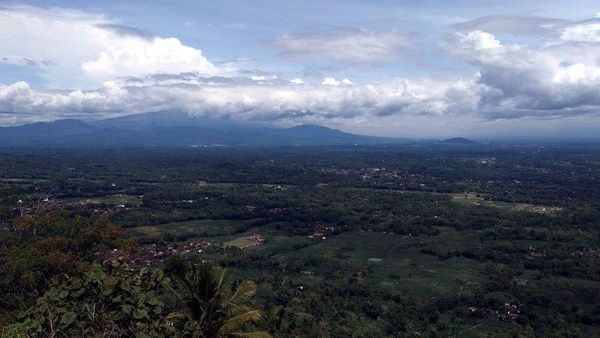 Foto: Pemandangan Dahsyat Borobudur dari Watu Ambeng