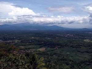 Foto: Pemandangan Dahsyat Borobudur dari Watu Ambeng