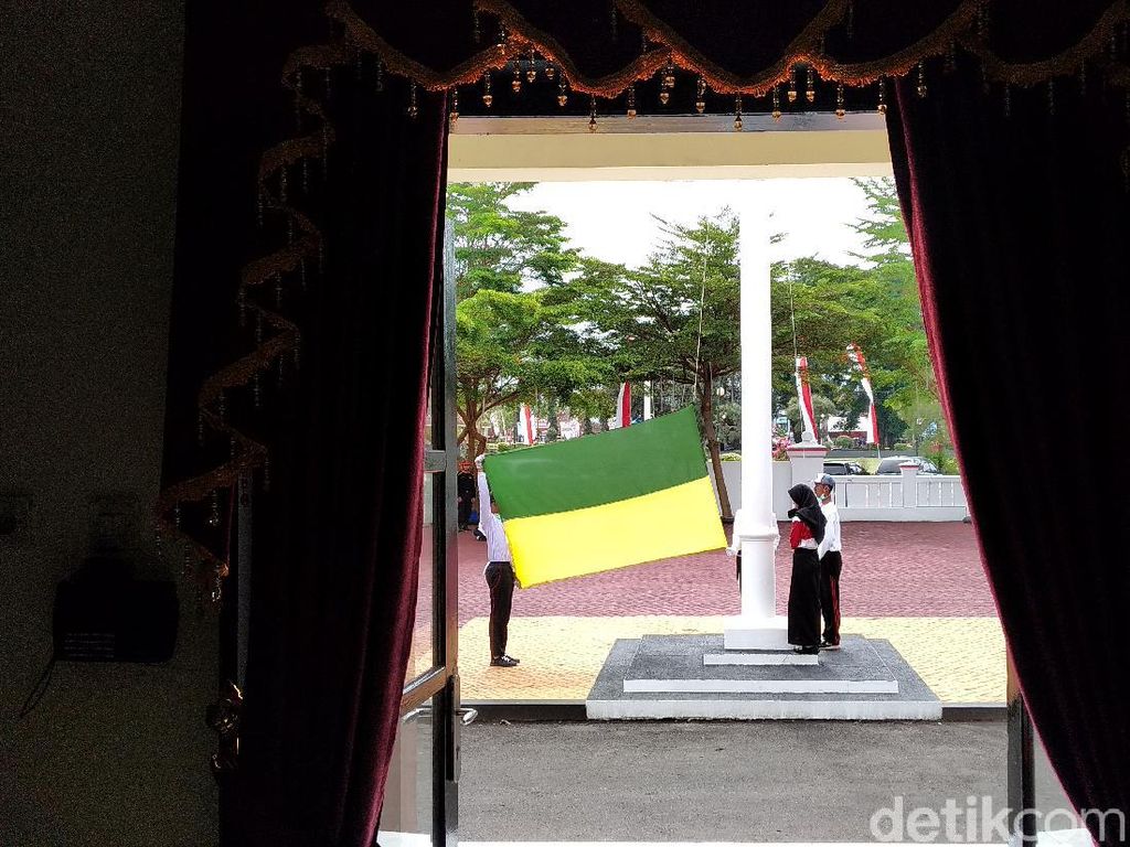 Upacara HUT ke-75 RI di Pangandaran, Pengibar Bendera-Undangan Dibatasi