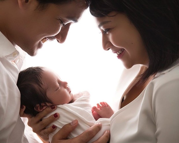 Kelahiran anak pertamanya membuat kebahagian keluarga vanessa angel menjadi lengkap