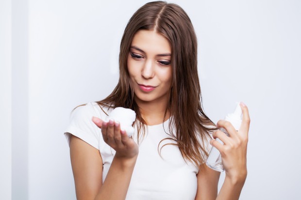 Menggunakan Kondisioner Terlalu Banyak/Foto: Freepik.com Menggunakan Kondisioner Terlalu banyak dapat merusak rambut.