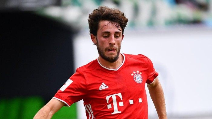 WOLFSBURG, GERMANY - JUNE 27: Álvaro Odriozola of Bayern Muenchen in action during the Bundesliga match between VfL Wolfsburg and FC Bayern Muenchen at Volkswagen Arena on June 27, 2020 in Wolfsburg, Germany. (Photo by Stuart Franklin/Getty Images)