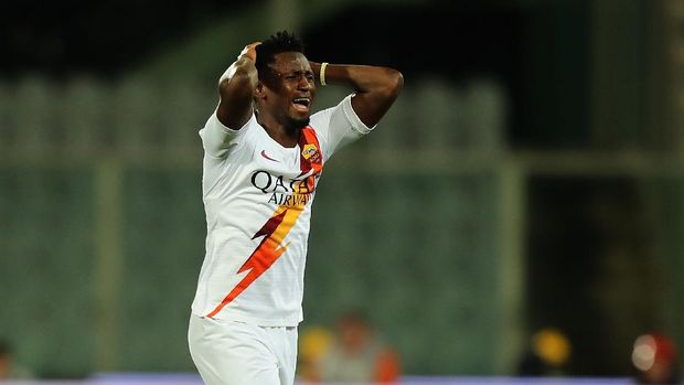 FLORENCE, ITALY - DECEMBER 20: Amadou Diawara of AS Roma reacts during the Serie A match between ACF Fiorentina and AS Roma at Stadio Artemio Franchi on December 22, 2019 in Florence, Italy.  (Photo by Gabriele Maltinti/Getty Images)