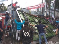 Hujan Angin Terjang Cimahi, 9 Pohon dan 1 Billboard Tumbang