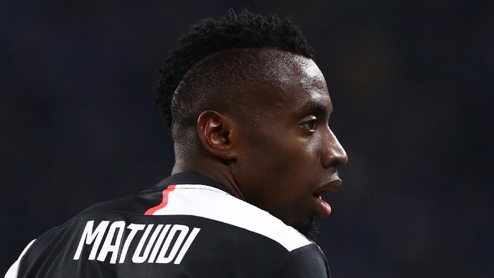 TURIN, ITALY - JANUARY 19:  Blaise Matuidi of Juventus FC looks on during the Serie A match between Juventus and Parma Calcio at Allianz Stadium on January 19, 2020 in Turin, Italy.  (Photo by Marco Luzzani/Getty Images)