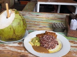 Bule Ganteng 24 Jam Makan Makanan Indonesia, Doyan Banget Tempe