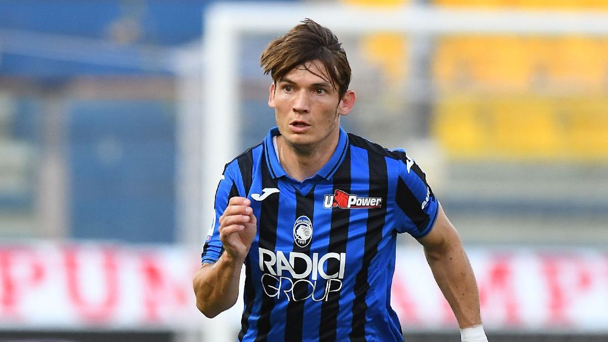 Marten de Roon bernazar akan mentraktir pizza bagi lebih dari 1.000 fans Atalanta. (Foto: Getty Images/Alessandro Sabattini)