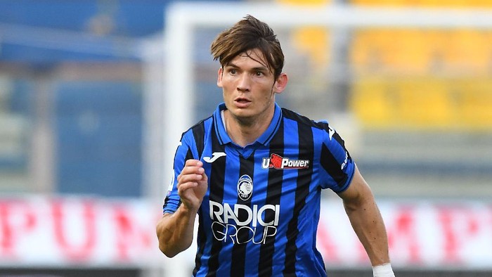 PARMA, ITALY - JULY 28:  Marten De Roon of Atalanta BC in action during the Serie A match between Parma Calcio and Atalanta BC at Stadio Ennio Tardini on July 28, 2020 in Parma, Italy. (Photo by Alessandro Sabattini/Getty Images)
