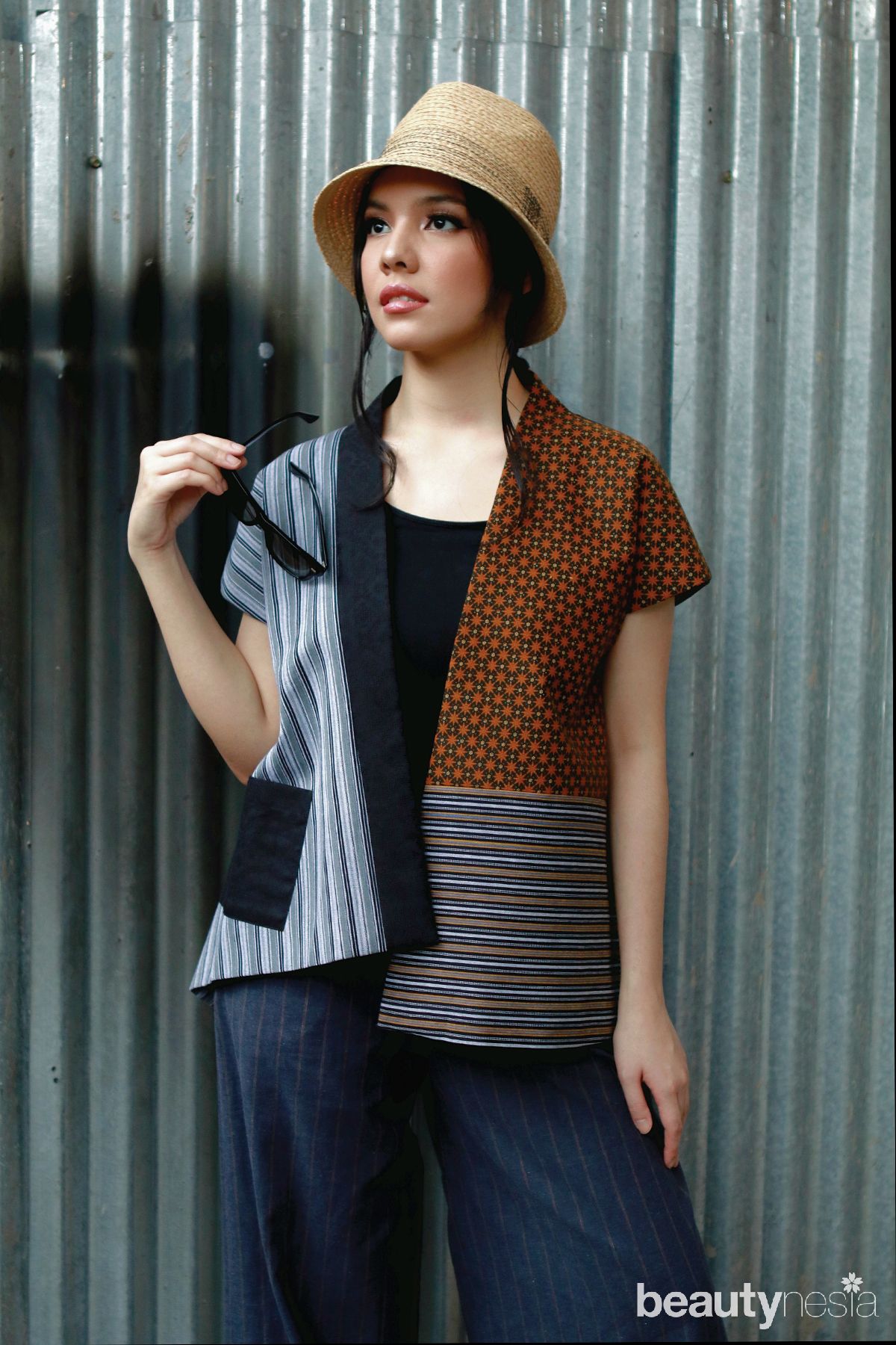 Desainer Indonesia di Galeries Lafayette, Sejauh mata memandang, Ghea, Bali Java,