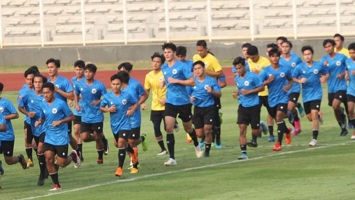 Elkan Baggott saat berlatih bersama Timnas Indonesia U-19.