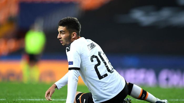 Ferran Torres VALENCIA, SPAIN - MARCH 10: (FREE FOR EDITORIAL USE) In this handout image provided by UEFA, Ferran Torres of Valencia reacts during the UEFA Champions League round of 16 second leg match between Valencia CF and Atalanta at Estadio Mestalla on March 10, 2020 in Valencia, Spain. (Photo by UEFA - Handout via Getty Images)