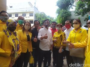Pilkada Solo, Airlangga Serahkan SK Dukungan Golkar ke Gibran Rakabuming