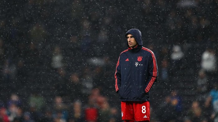 LONDON, ENGLAND - OCTOBER 01: Javi Martinez of FC Bayern Munich looks on prior to the UEFA Champions League group B match between Tottenham Hotspur and Bayern Muenchen at Tottenham Hotspur Stadium on October 01, 2019 in London, United Kingdom. (Photo by Dan Istitene/Getty Images)