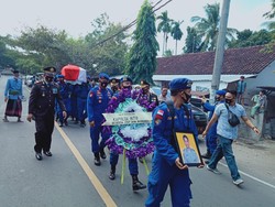 Jenazah 2 Polisi Gugur di Laut Kaltara Dipulangkan ke Kampung Halaman