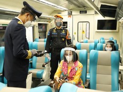 Penumpang Melonjak 37%, KAI Gencar Terapkan 3M di Stasiun