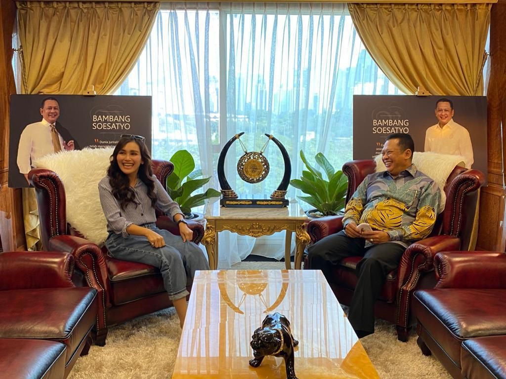 Ketua MPR Ajak Ayu Ting Ting Sampaikan Pesan Kebangsaan di Medsos Ketua MPR Ajak Ayu Ting Ting Sampaikan Pesan Kebangsaan di Medsos