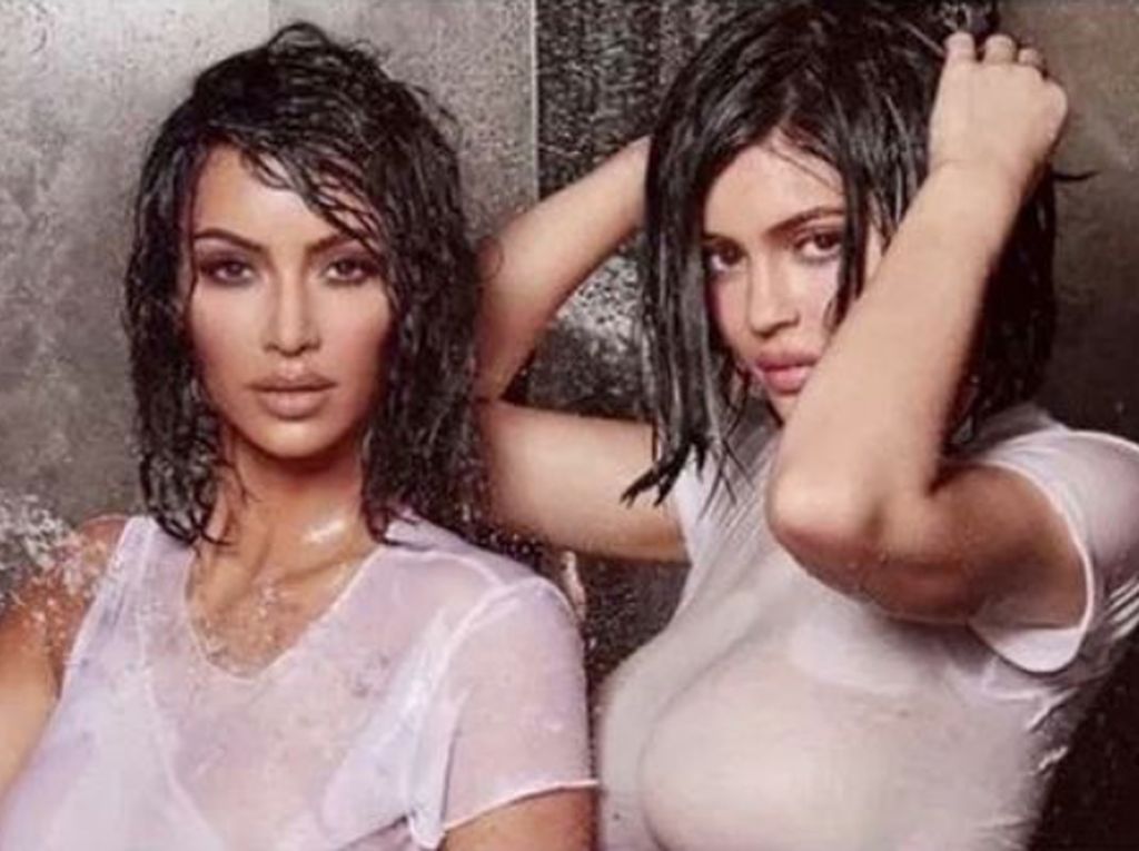 Heboh Cuplikan Video Seksi Kim Kardashian dan Kylie Jenner Heboh Cuplikan Video Seksi Kim Kardashian dan Kylie Jenner