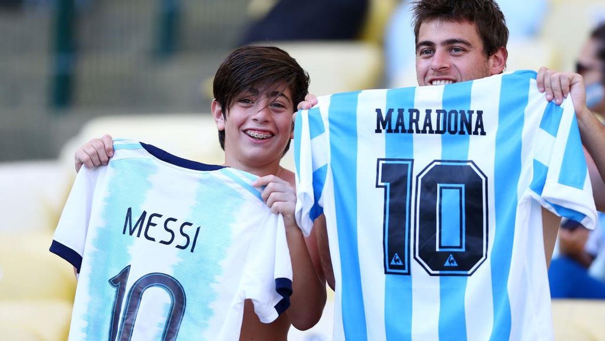 Nomor 10 identik dengan Diego Maradona dan Lionel Messi di Argentina. Foto: Getty Images/Lucas Uebel