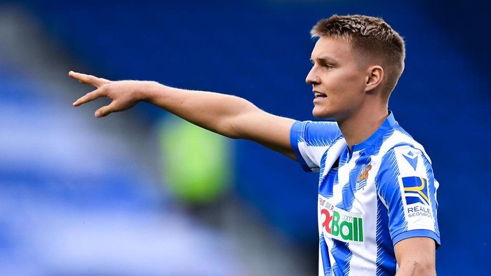 SAN SEBASTIAN, SPAIN - JULY 02: Martin Odegaard of Real Sociedad looks on during the Liga match between Real Sociedad and RCD Espanyol at Reale Arena on July 02, 2020 in San Sebastian, Spain. (Photo by David Ramos/Getty Images)