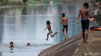 Melihat Aksi Para Penakluk Ciliwung