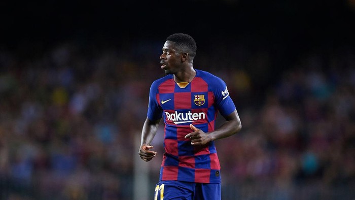 BARCELONA, SPAIN - OCTOBER 06: Ousmane Dembele of FC Barcelona looks on during the Liga match between FC Barcelona and Sevilla FC at Camp Nou on October 06, 2019 in Barcelona, Spain. (Photo by Aitor Alcalde/Getty Images)