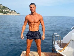 Bukan Diving di Lapangan, Cristiano Ronaldo Diving Beneran