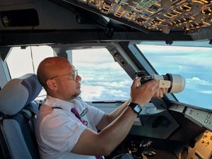 Pilot Jualan Mie Ayam hingga Curhat Wanita yang Pergoki Pacar Selingkuh Pilot Jualan Mie Ayam hingga Curhat Wanita yang Pergoki Pacar Selingkuh
