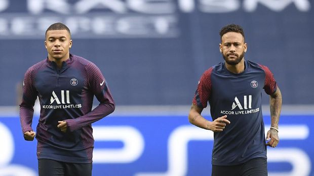 PSG's Neymar, right, and Kylian Mbappe exercise during a training session at the Luz stadium in Lisbon, Tuesday Aug. 11, 2020. PSG will play Atalanta in a Champions League quarterfinals soccer match on Wednesday. (David Ramos/Pool via AP)