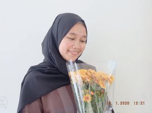 Potret Kenangan Almarhumah Mahasiswi IPK 3,90 Wisuda Digantikan Ortu Potret Kenangan Almarhumah Mahasiswi IPK 3,90 Wisuda Digantikan Ortu